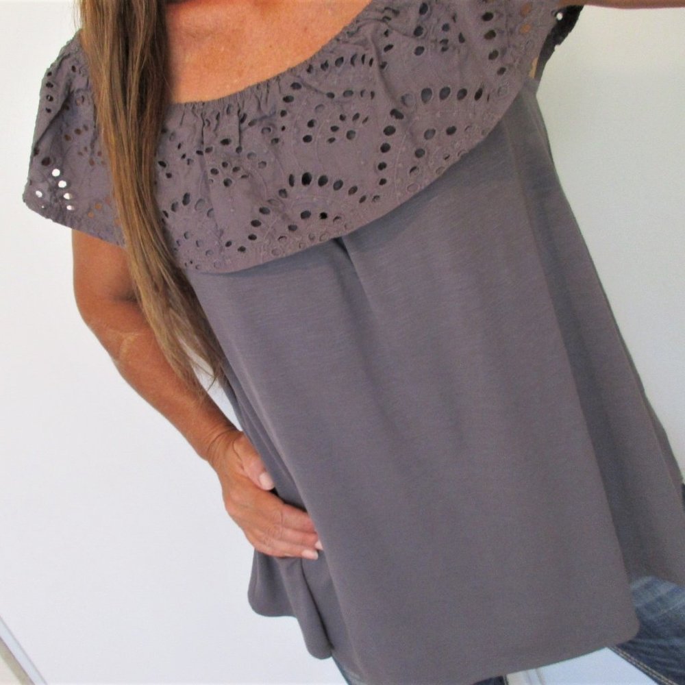New Lane Bryant Top Size 18/20 Gray Sleeveless Eyelet Blouse
